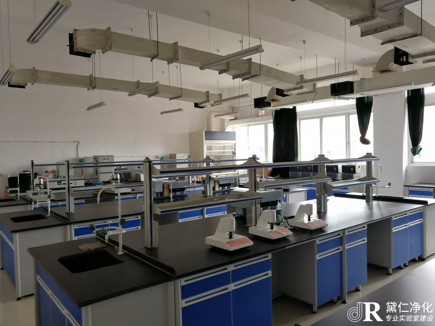 上海实验室装修效果图哪家公司更好？